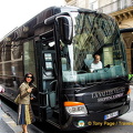 La Vallée Village shopping express